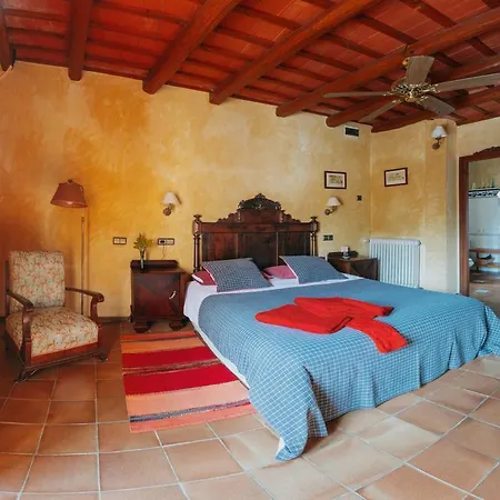 Can Vila Country house